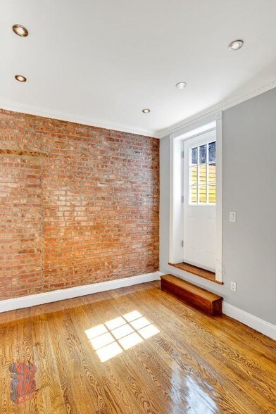 Building Photo - 314 E 106th St