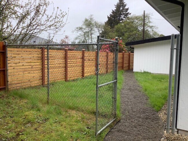 Building Photo - 2077