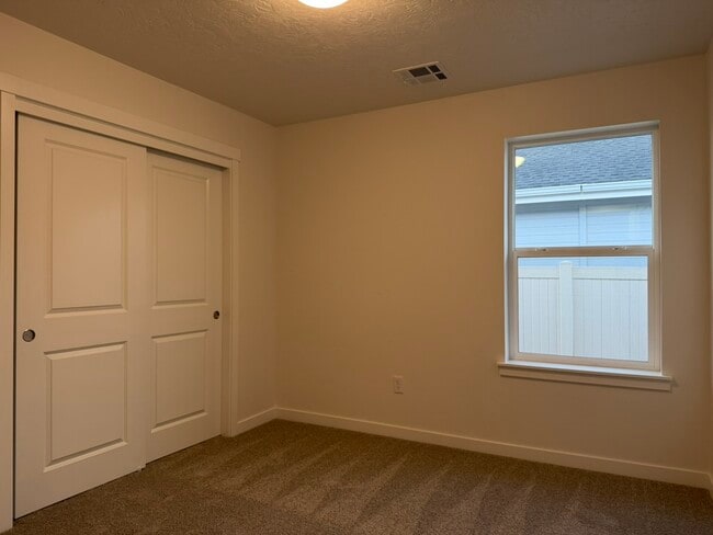 Building Photo - 10113 Longtail Dr