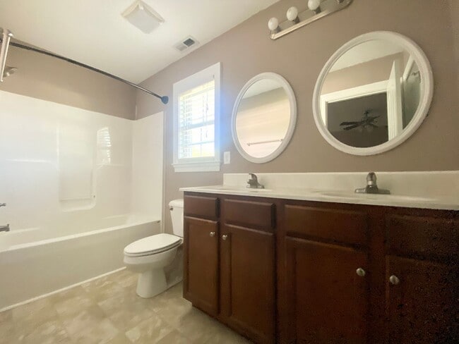Building Photo - 532 Millbrooke Cir