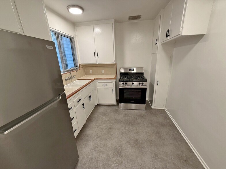 Building Photo - 1236 N Sweetzer Ave