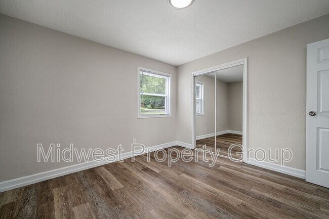 Building Photo - 7 St George Ct