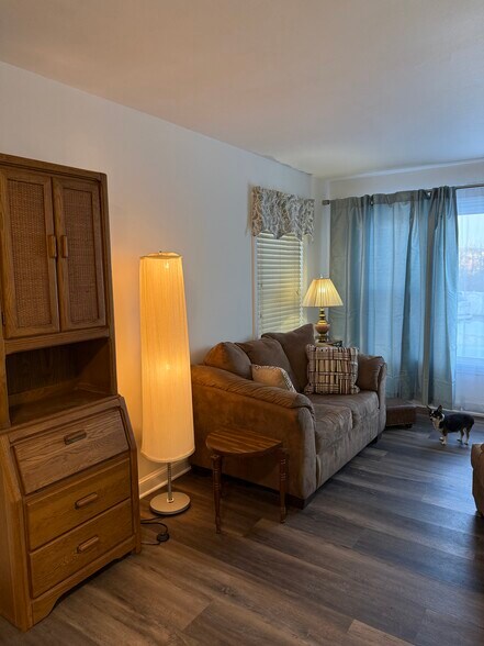 Building Photo - 544 S 1st Ave