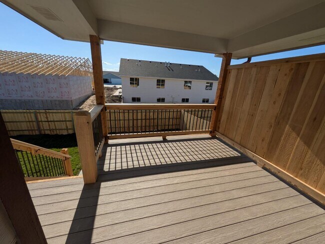 Building Photo - 9201 E Fox Pt Ct