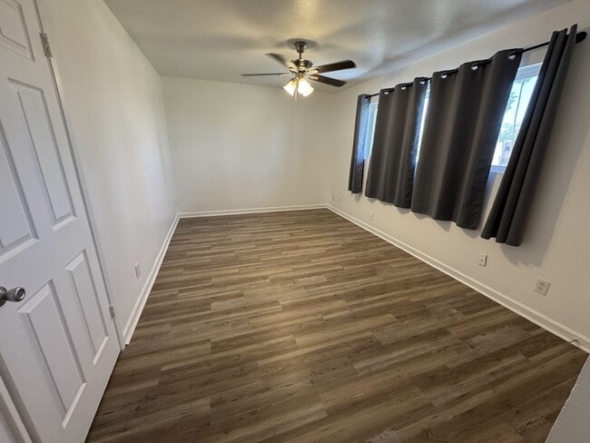 Building Photo - West Phoenix 3br townhome