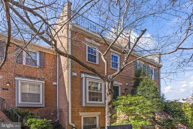 Building Photo - 786 N Vermont St