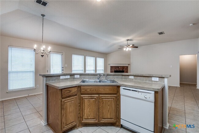 Building Photo - 1662 Sunspur Rd