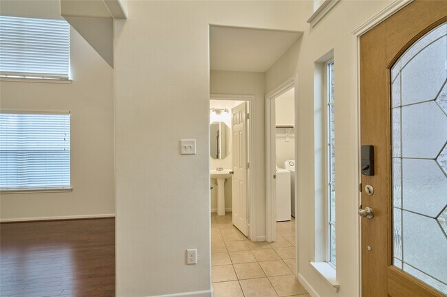 Building Photo - 12515 Lakeshore Dr