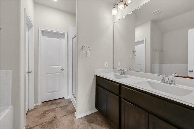 Building Photo - 23723 Giardini Dr