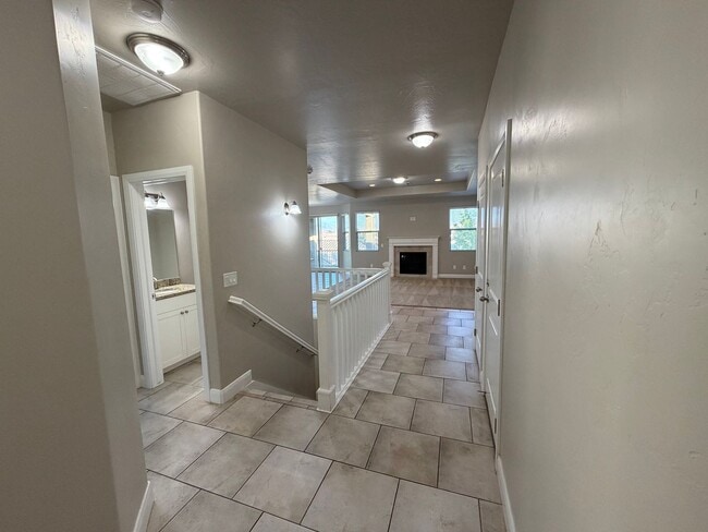 Building Photo - 469 E Barcelona Dr