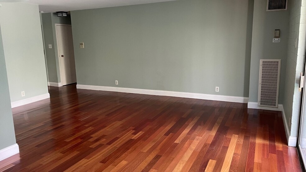 Building Photo - 460 S Marion Pky