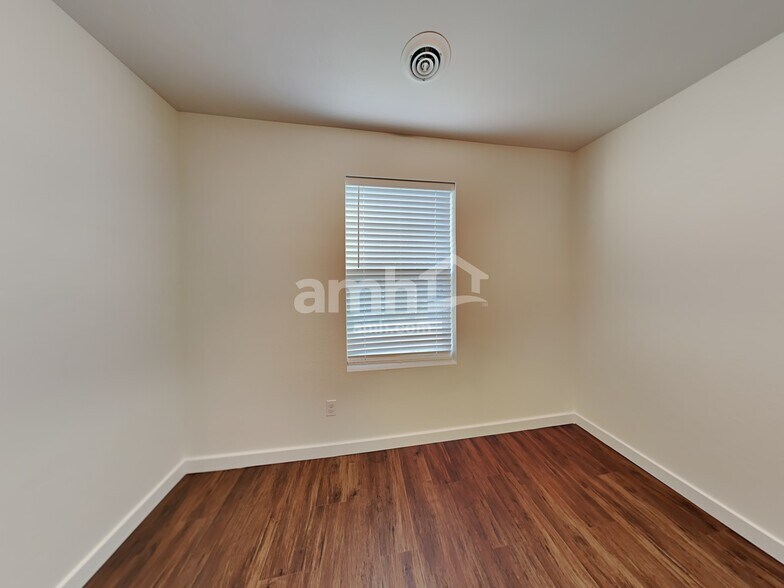 Building Photo - 96 W White Sands Dr