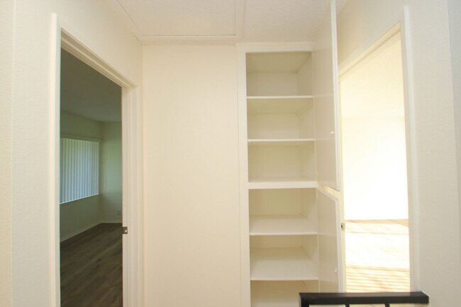 Building Photo - For Rent: Upgraded 3-Bedroom Condo in Todd...