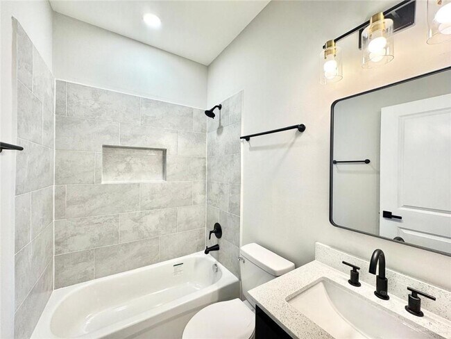 Building Photo - 31 Dragonfly St