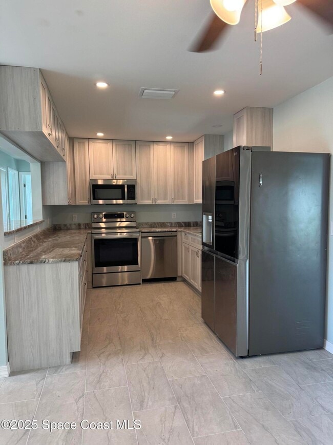 Building Photo - 2841 College View Dr