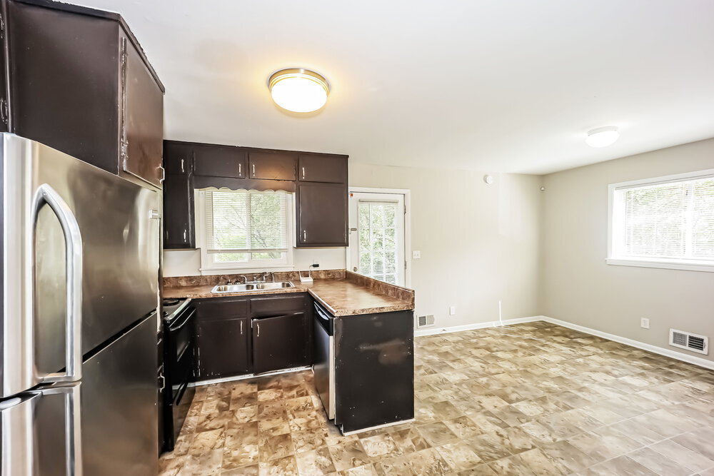 Building Photo - 7080 Doncaster Rd