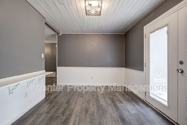 Building Photo - 1117 S Howard Ave