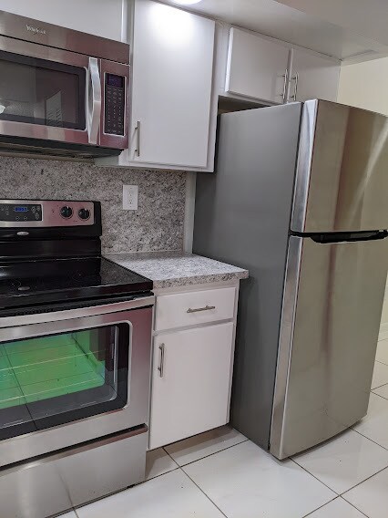 Kitchen - 6800 Cypress Rd