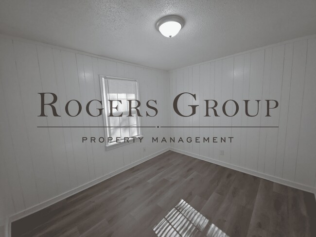 Building Photo - #450 - 109-111 Carter St Duplex