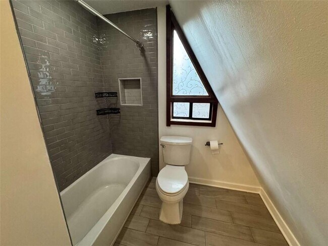 Building Photo - 2475 Hawk Creek Trail