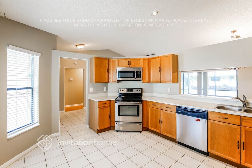 Building Photo - 8029 W Country Club Blvd