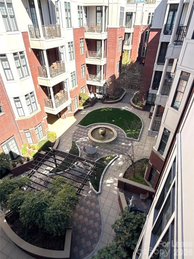 Building Photo - 2810 Selwyn Ave