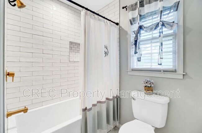 Building Photo - 109 Fort St