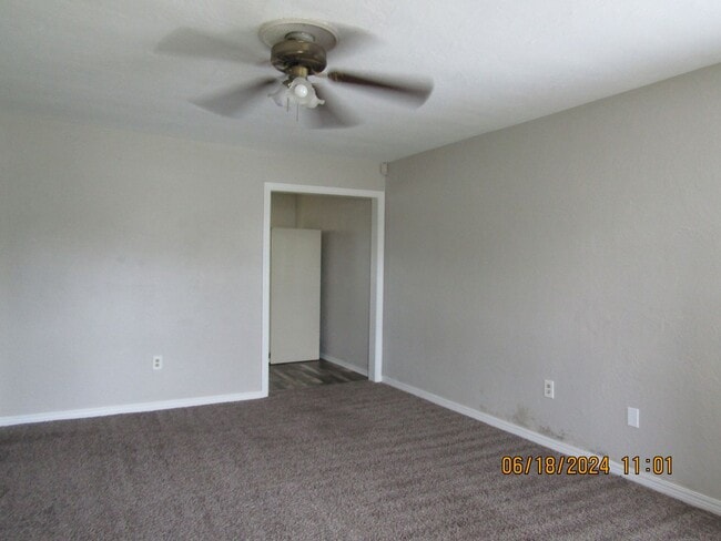 Building Photo - Very nice spacious home located in the Tom...