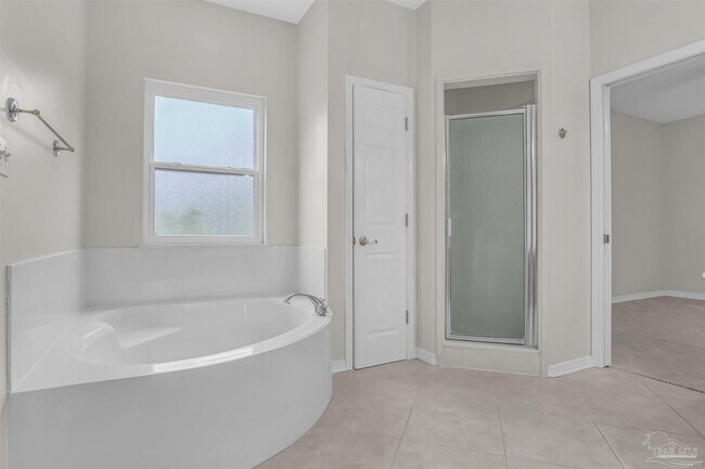 Building Photo - 1490 Chalet Pl