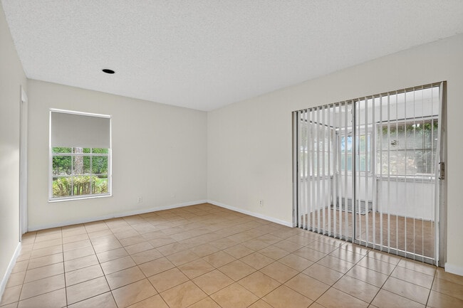 Building Photo - 638 Marlboro Oval