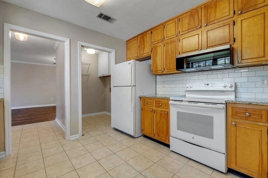 Building Photo - 550 Teal Ln