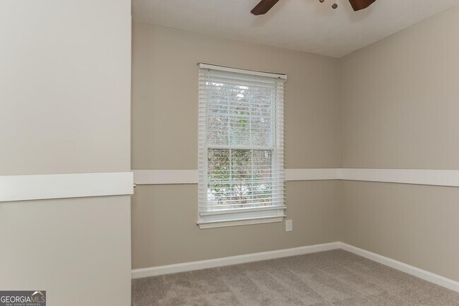 Building Photo - 2 Paces Lakes Ridge