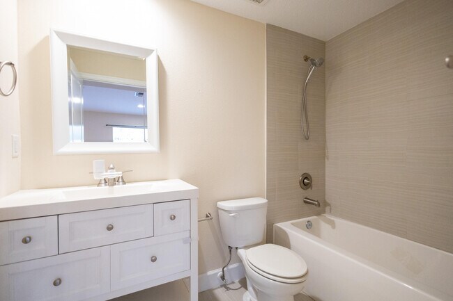 Building Photo - 12437 Westhampton Cir