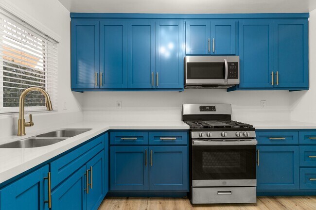 Interior Photo - 1078 E 7th Street