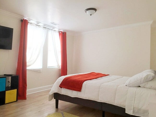 Building Photo - 3405 Newton St