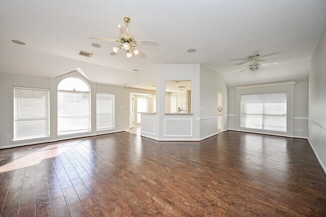 Building Photo - 12210 Ferncrest Ct