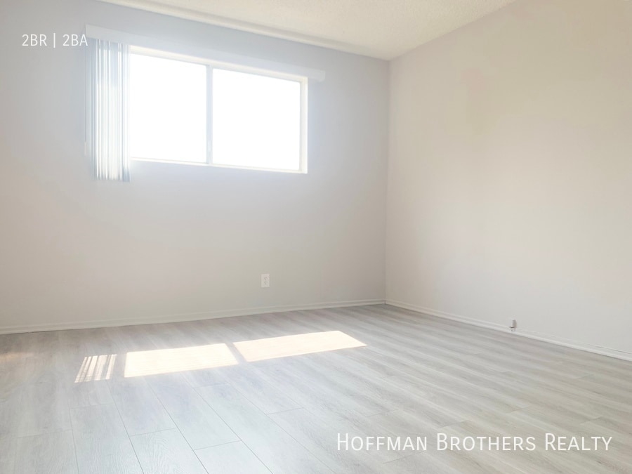 Building Photo - 1642 Barry Ave