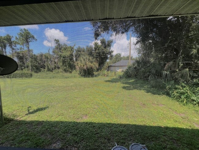 Building Photo - $1,200/month ** Annual ** 2 bed / 1 Bath -...