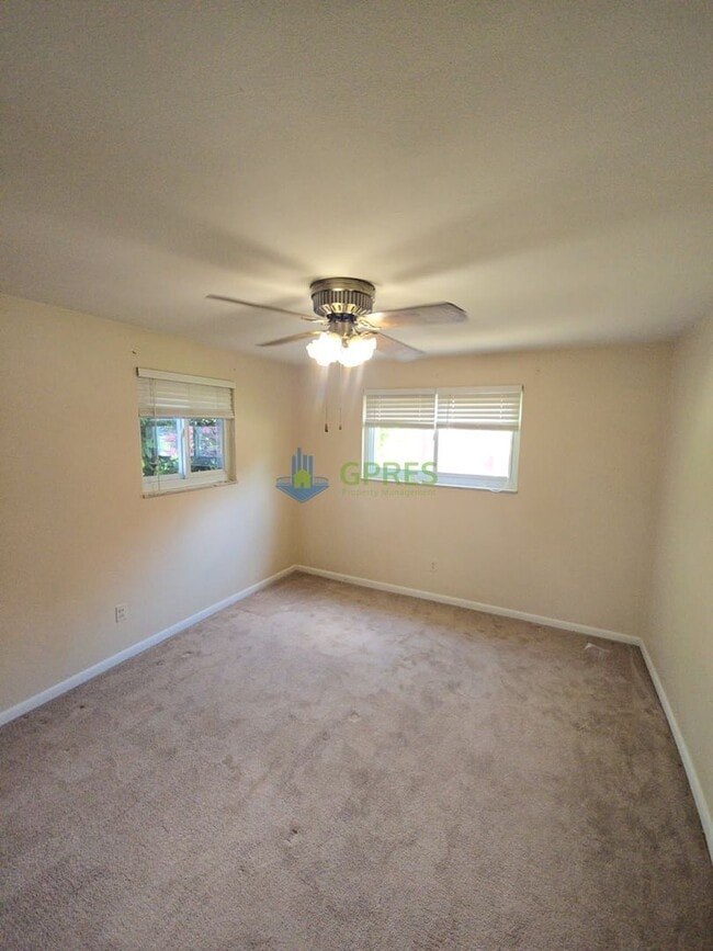 Building Photo - Charming 3-Bedroom Pittsburgh Home with Fireplace, Balcony & Garage Parking
