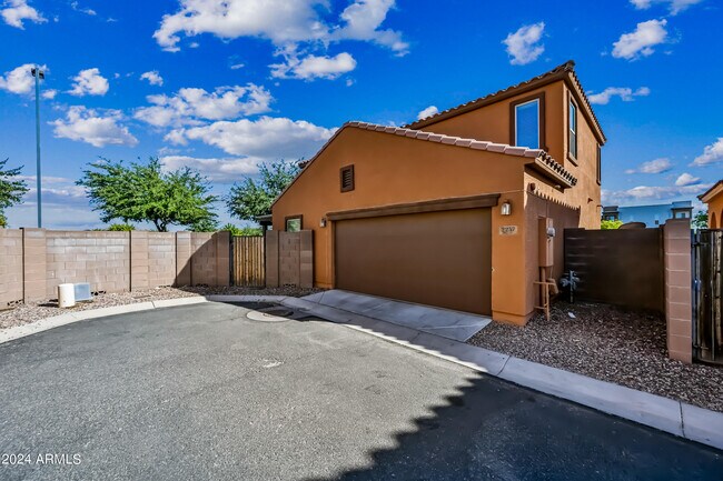 Building Photo - 2257 S Ponderosa Dr