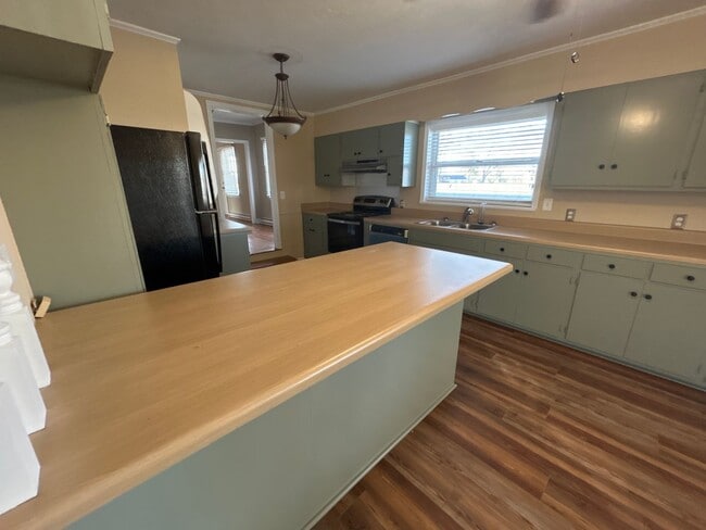 Building Photo - 3 bedroom/2 bath rental in Double Branches Community - $2000 per month - NO water fee; owner main...