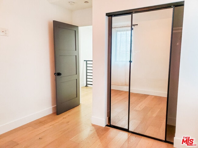 Building Photo - 11221 Hannum Ave