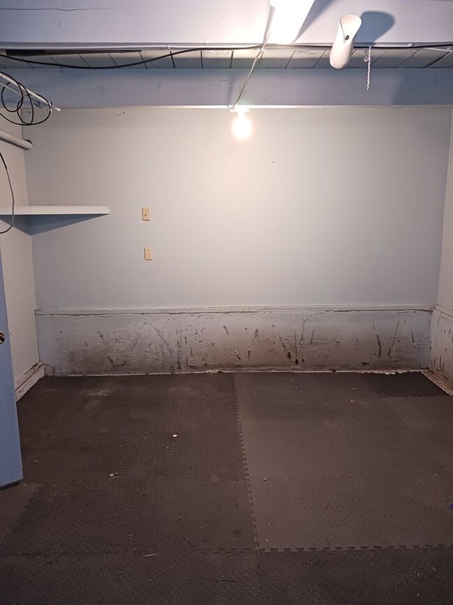 Building Photo - 708 Highland Dr