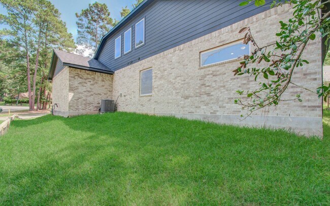 Building Photo - 1802 Rollingwood Dr