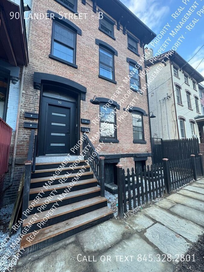 Building Photo - Beautiful newly updated 2-Bedroom Apt B