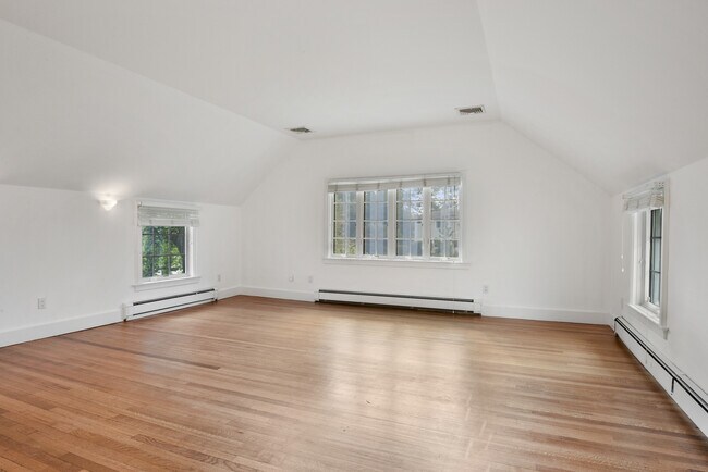 Building Photo - 430 Orienta Ave