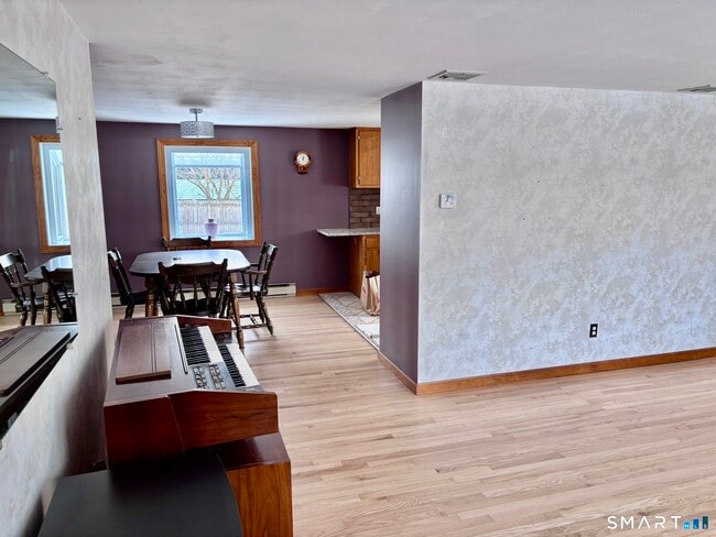 Building Photo - 160 Aimes Dr