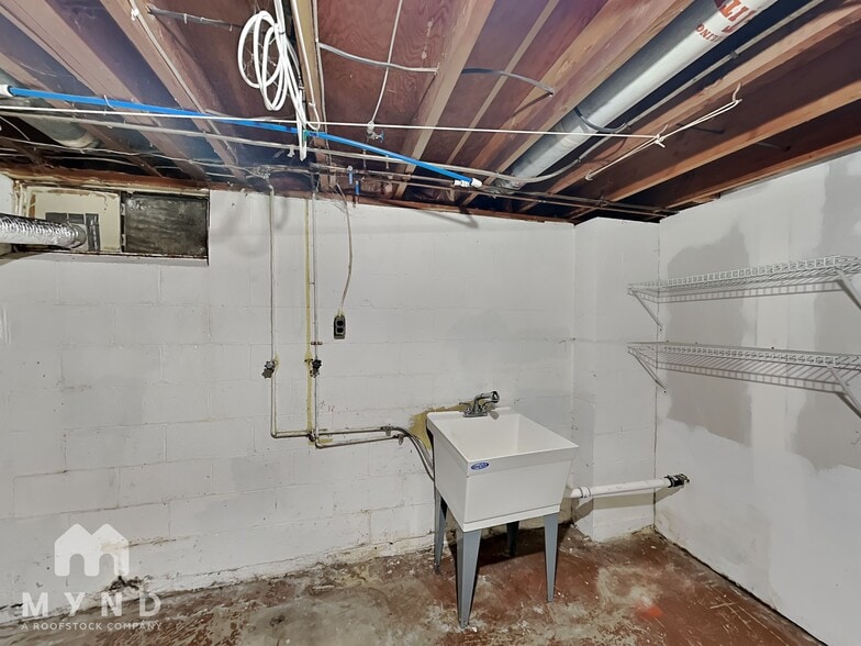 Building Photo - 149 Troy Rd