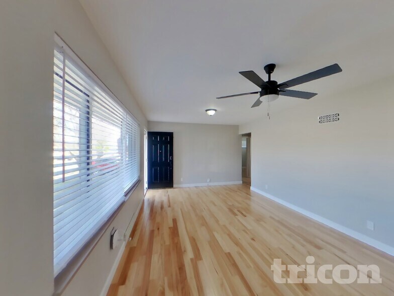 Building Photo - 10934 Vargas Dr