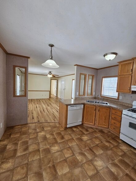 Building Photo - 4 Arbor Pl